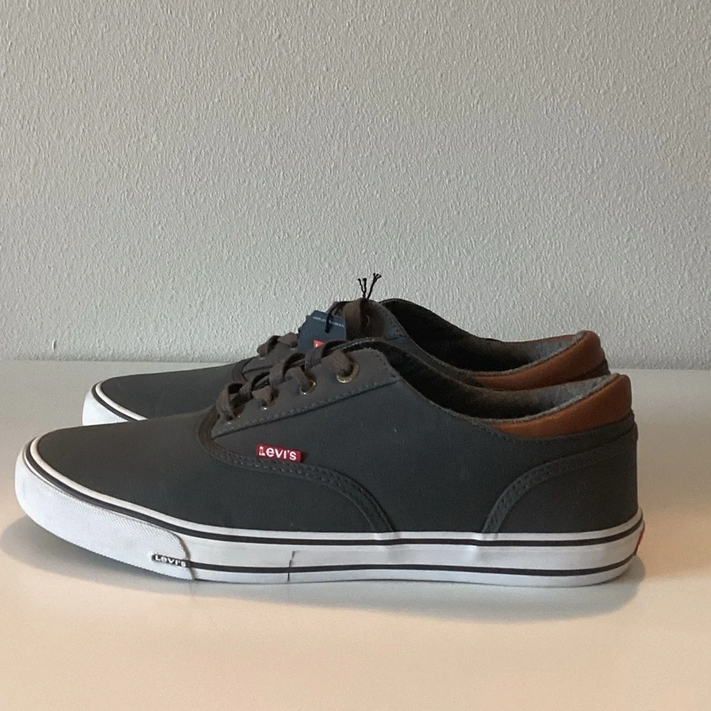 Levi's Men's Gray Canvas Low-Top Sneakers with Brown Trim Size 10.5 NB
